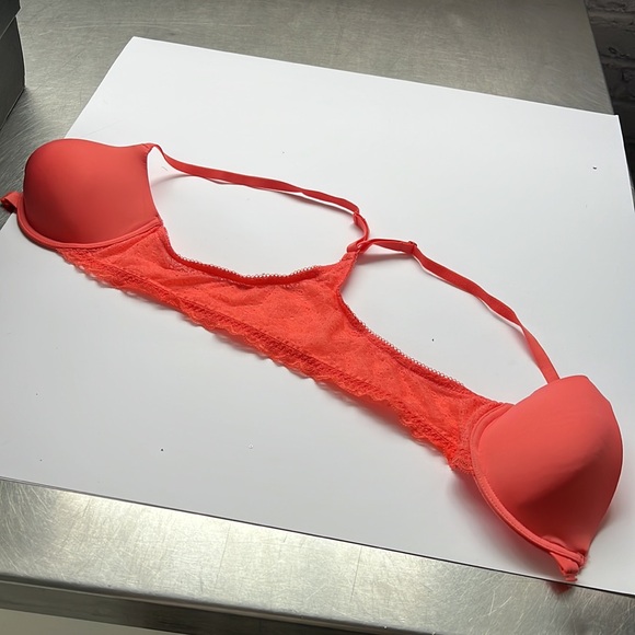 Like new!Set of 3 bras - 💥💥💥 - Picture 13 of 17